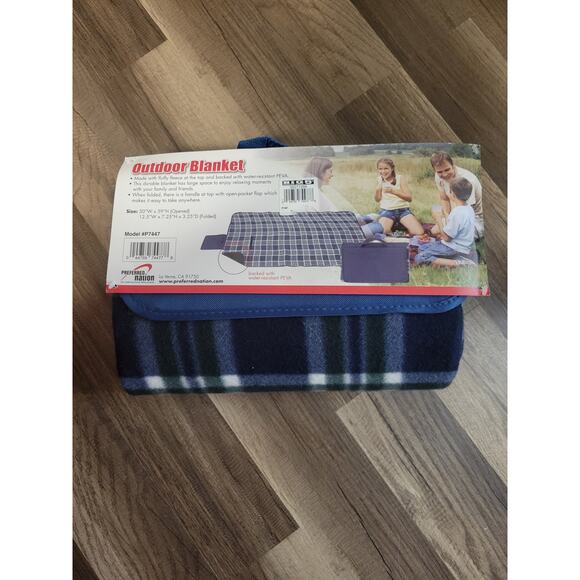 NWT Preferred Nation Water- Resistant Outdoor Blanket - Picture 2 of 4
